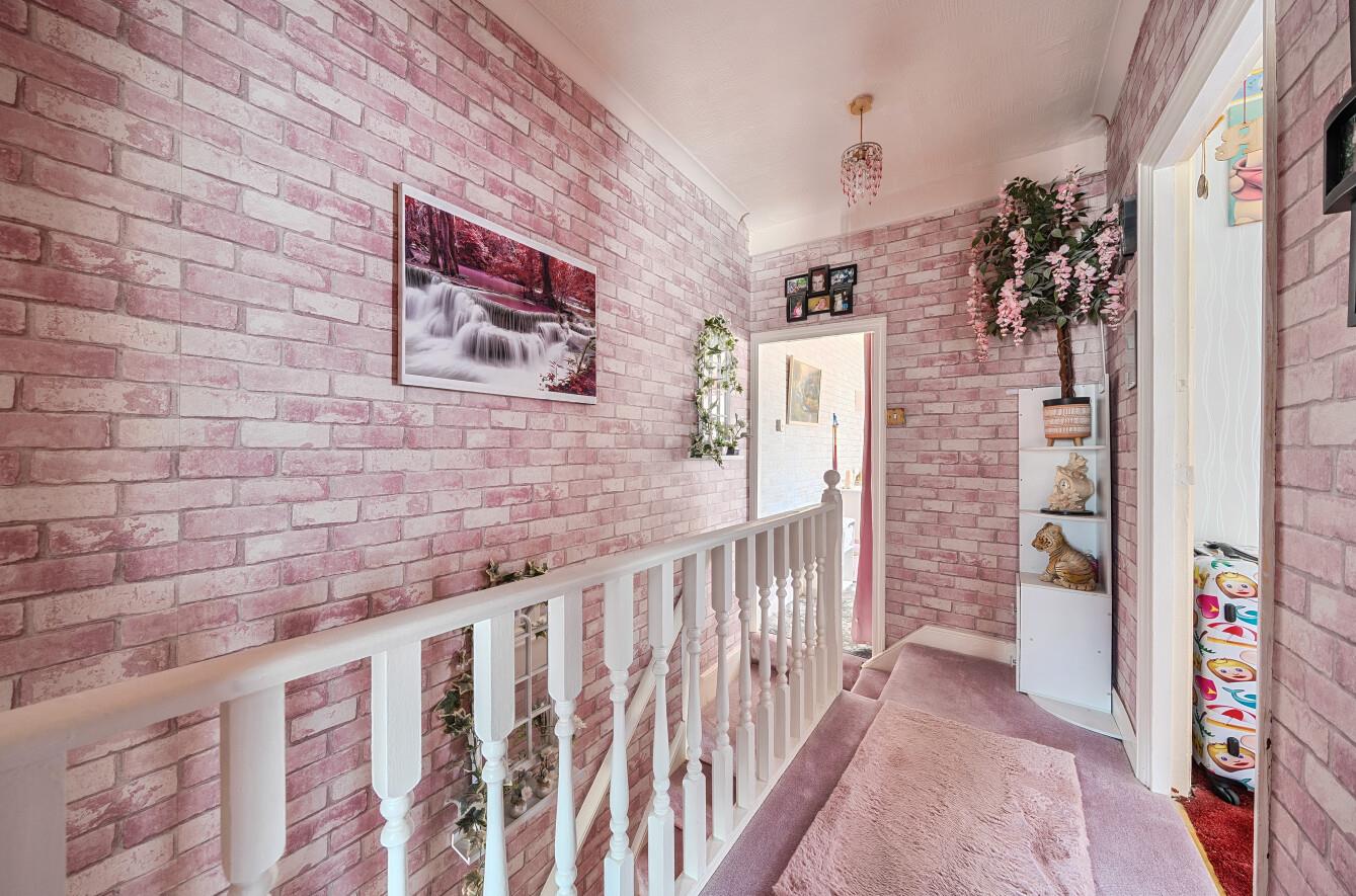 Vera Road, Clydach, Swansea, SA6 5QE